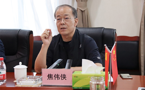 四川省委省政府決策咨詢(xún)委員會(huì)、西財(cái)智庫(kù)領(lǐng)導(dǎo)專(zhuān)家蒞臨四川棉麻集團(tuán)指導(dǎo)工作
