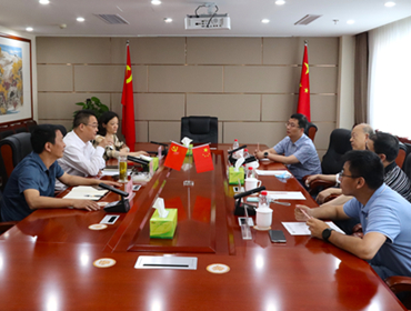 鄧華會(huì)見(jiàn)四川大學(xué)教授葉光斗、巨石集團(tuán)成都有限公司執(zhí)行董事、總經(jīng)理陳杰等一行