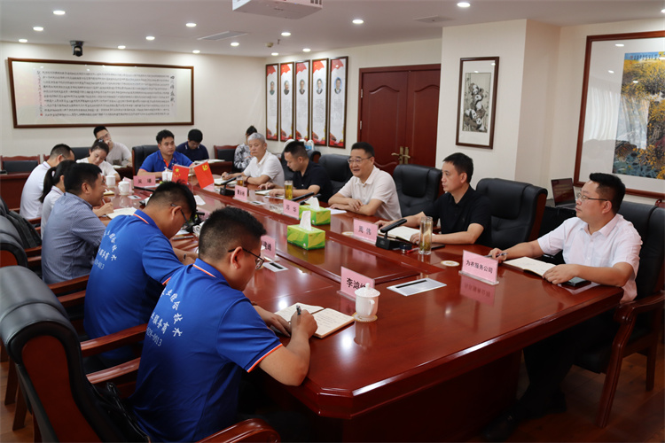 鄧華會見蒙牛集團(tuán)常溫營銷中心、成都天杰有機(jī)農(nóng)業(yè)發(fā)展有限公司相關(guān)負(fù)責(zé)人一行