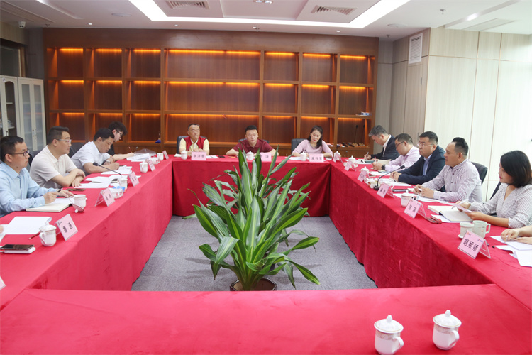 鄧華應(yīng)邀前往廣弘百創(chuàng)供應(yīng)鏈服務(wù)（海南）有限公司、南海商品交易中心洽談合作事宜