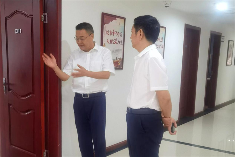 省供銷社黨組成員、機關(guān)黨委書記李先明帶隊檢查指導(dǎo)棉麻集團安全生產(chǎn)工作